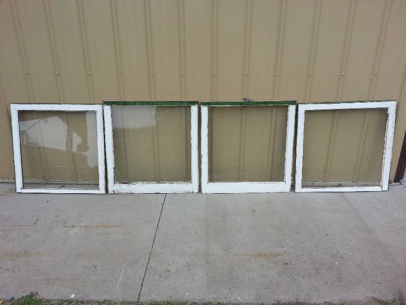 lot 53 image: Lot of (4) Vintage Windows