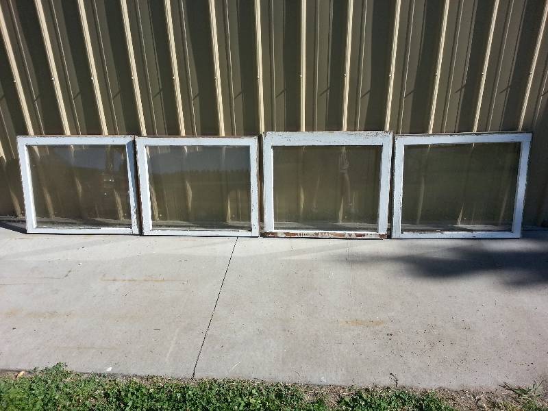 lot 55 image: Lot of (4) Vintage Windows