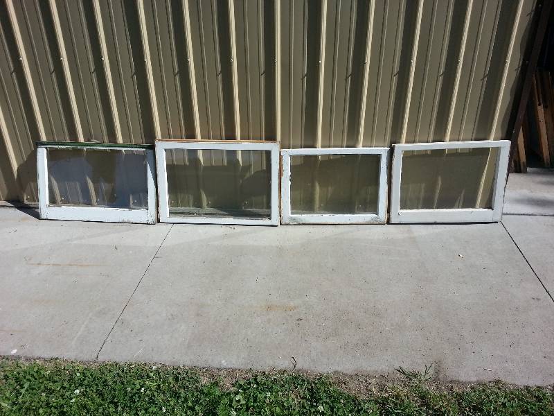 lot 59 image: Lot of (4) Vintage Windows