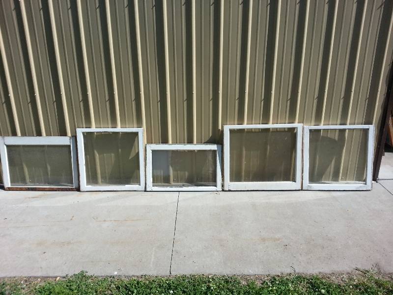 lot 60 image: Lot of (5) Vintage Windows