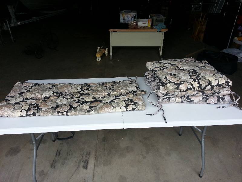 lot 102 image: Patio Furniture Cushions TanBlack Floral