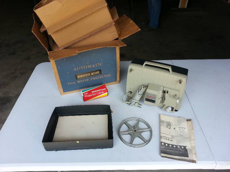 lot 119 image: Mansfield Deluxe Model 330 Movie Projector