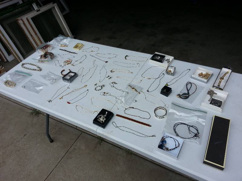 lot 121 image: LARGE LOT of JEWELRY