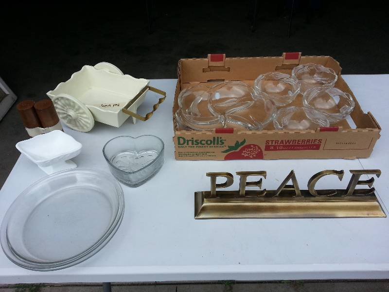 lot 126 image: Red Wing Pottery, Dishware, Peace Dcor