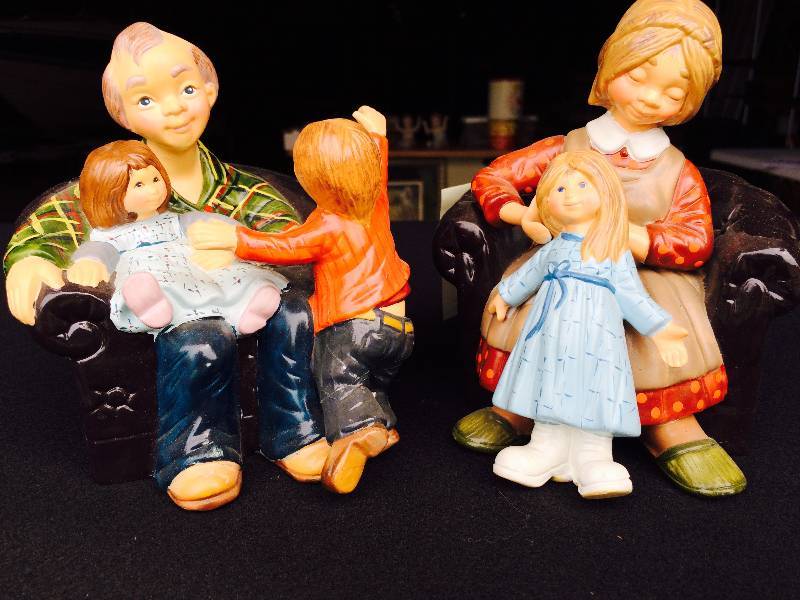 lot 19 image: Yesterdays Children 2-Piece Collectible Set