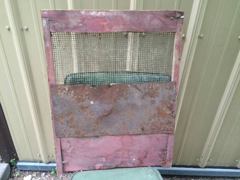 lot 79 image: Small Vintage Screen