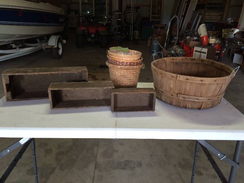lot 81 image: Three Vintage Cheese Boxs, One Apple Basket & Three Wicker Plant Baskets