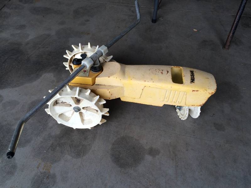 lot 160 image: Vintage Nelson Cast Iron Sprinkler Tractor