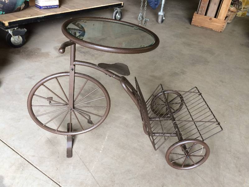 lot 150 image: Adorable Bicycle Accent Table
