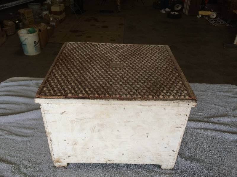 lot 172 image: Unique Wooden Box