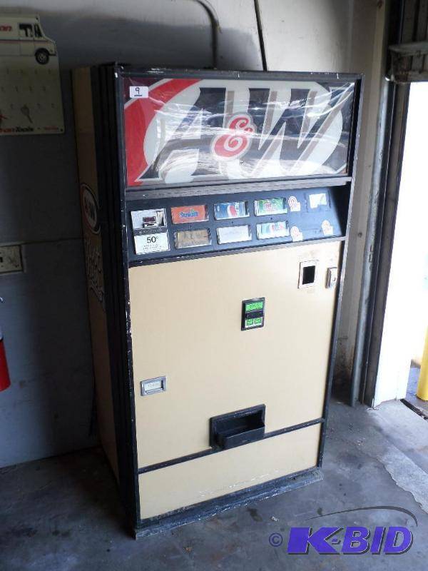 A&W 6-Selection Pop Machine With Bi...