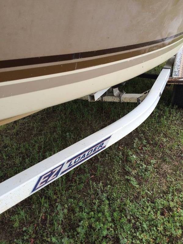 1984 Stingray boat with EZ loader trailer