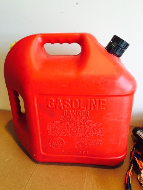 GAS CAN AND TUBE ROPE