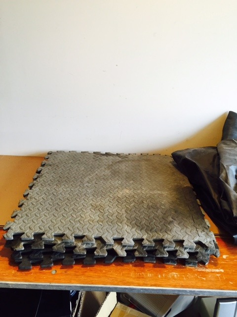 LARGE GRILL COVER AND ANTI FATIGUE MAT