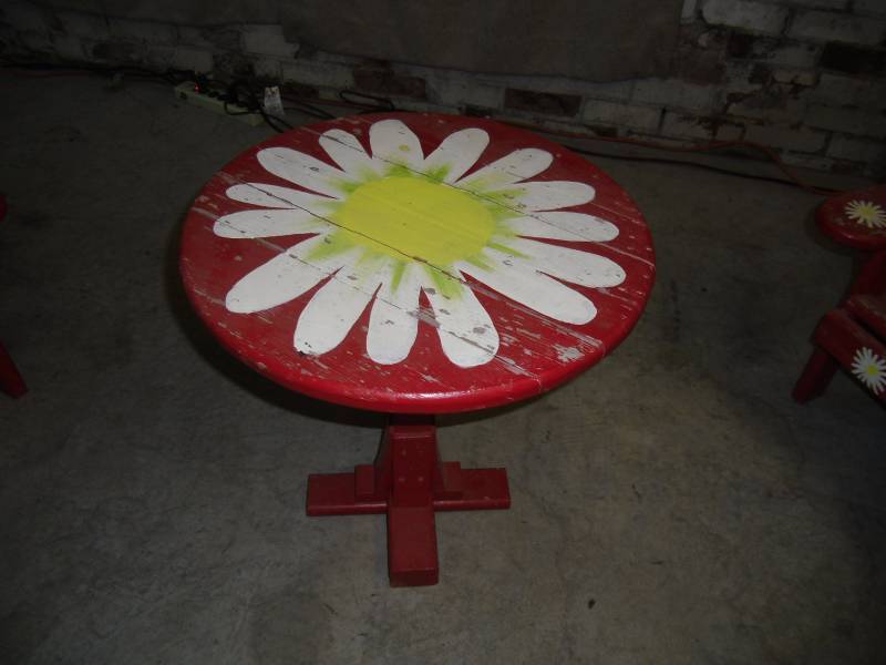 lot 3 image: Summer Ready Daisy Flower Child Size Patio Furniture