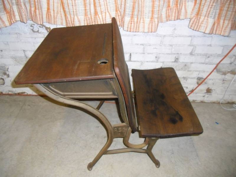lot 5 image: Classic  Antique ASL School Desk