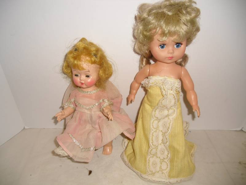 lot 27 image: Vintage 1960s Dolls - Ideal, Uneeda, Barbies Friend, 3 Faces, Mother Daughter