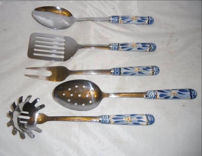lot 40 image: Temp-tations Presentable Ovenware  Microware Old World Blue
