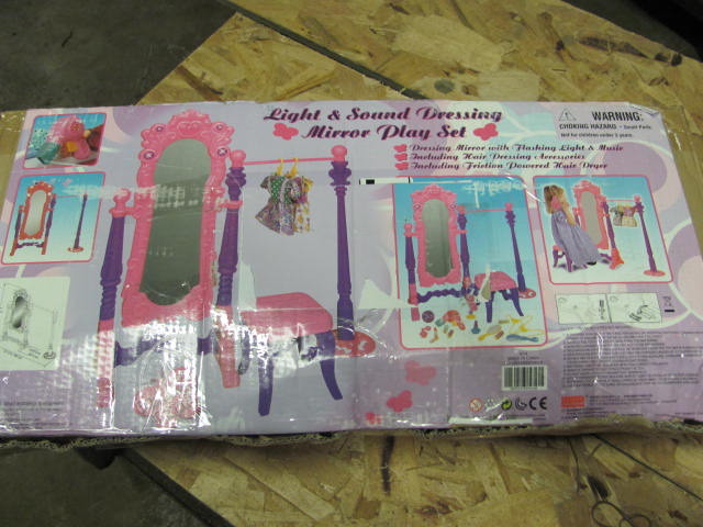 Light-Up Dressing Mirror Playset