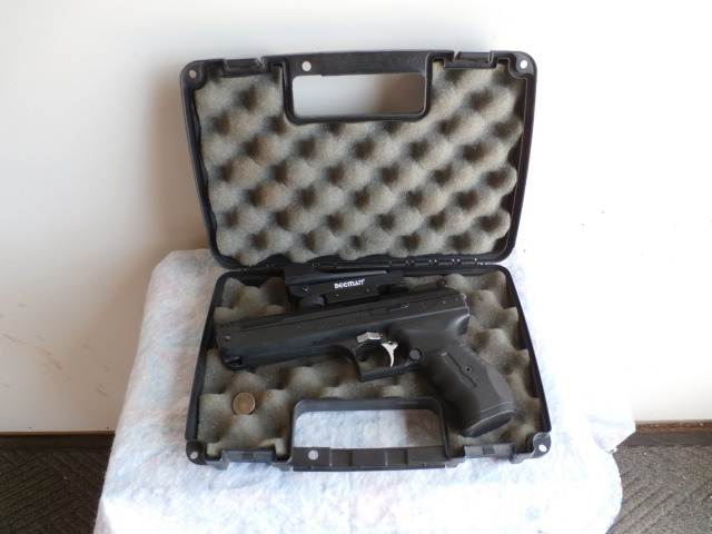 Beeman P17 Pellet Gun W Lighted sight and case