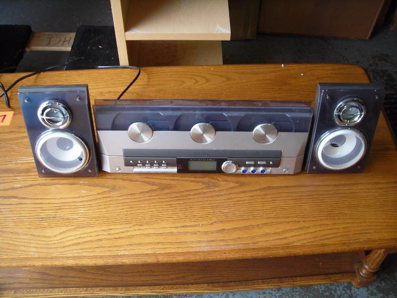 Emerson Boom Box With Speakers
