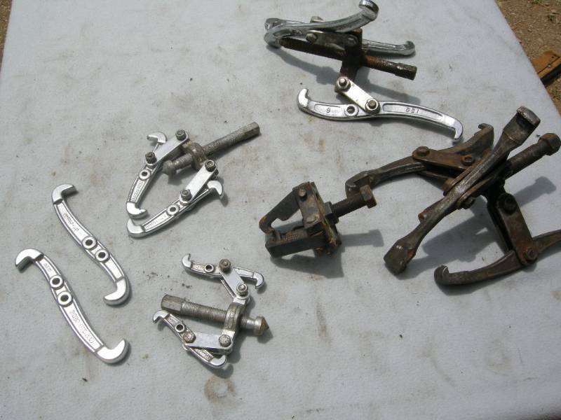 Gear pullers