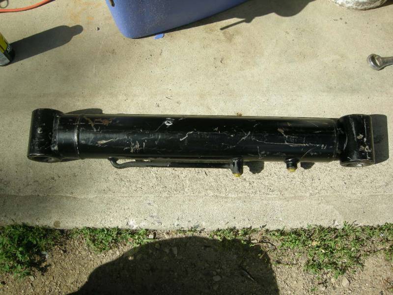 Hydraulic ram
