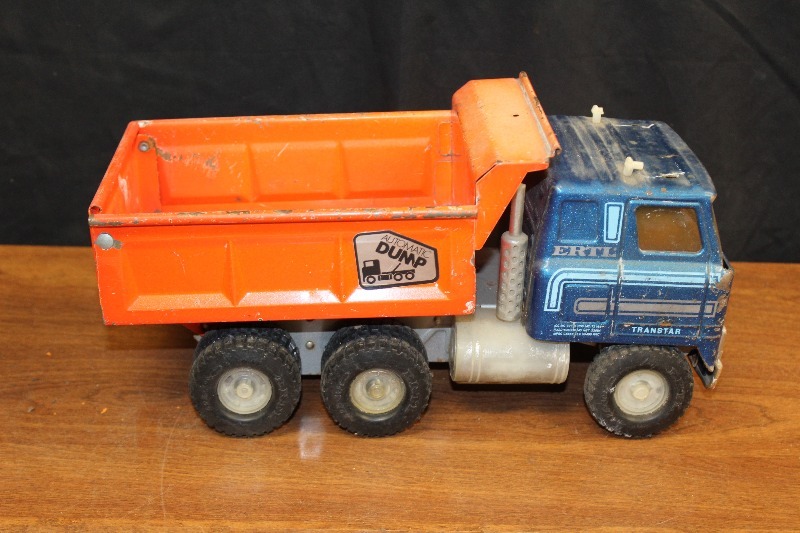 lot 9 image: ERTL Dump Truck