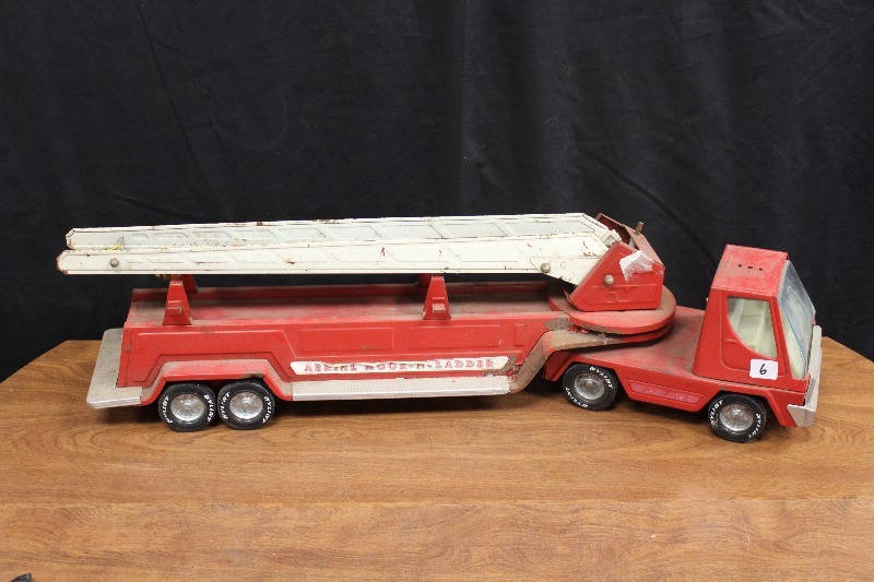 lot 6 image: Nylint Fire Ladder Truck