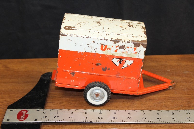 lot 10 image: Nylint Uhaul Trailer