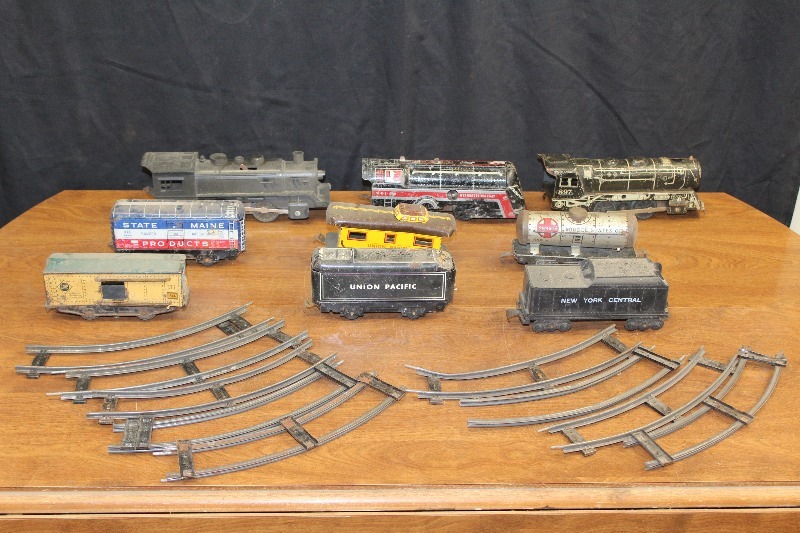 lot 13 image: Marx Lines Train Set.