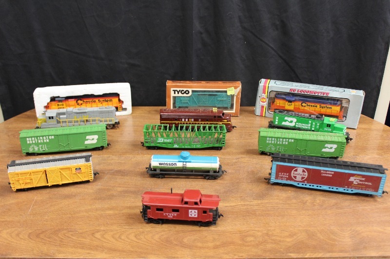 lot 18 image: Collection of Train Cars  Locomotives