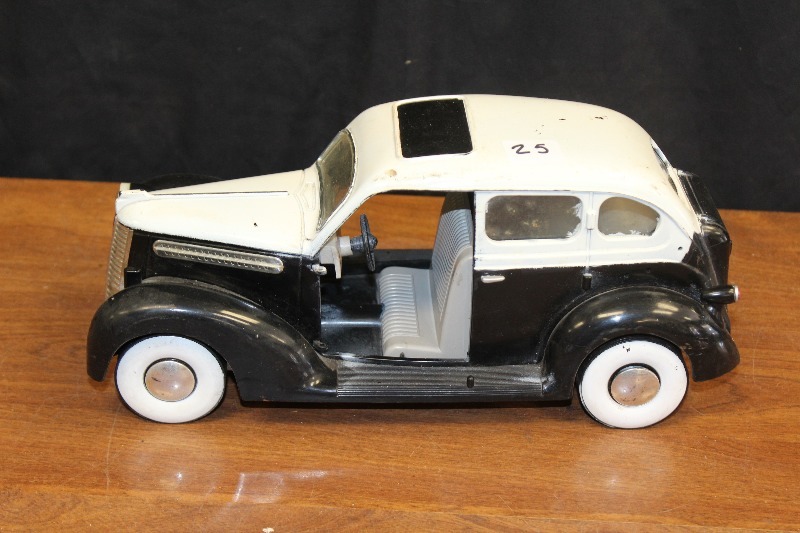 lot 25 image: Disney Vintage Plastic Car