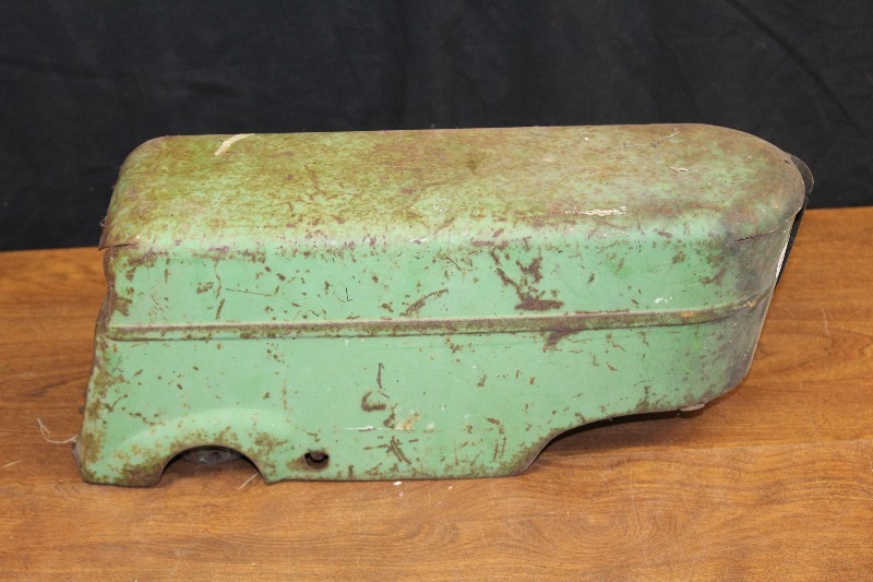 lot 27 image: Tin Trailer