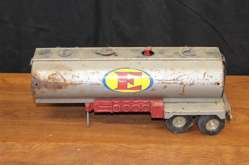 lot 29 image: ERTL Gasoline Tanker