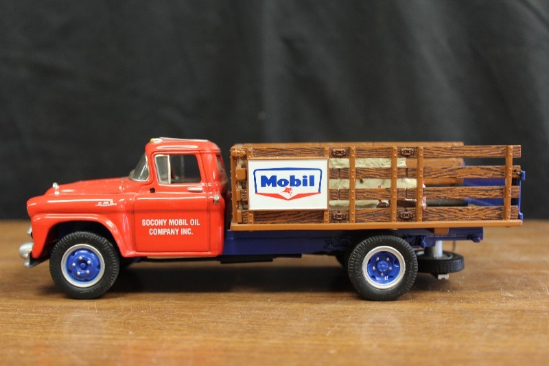 lot 34 image: Diecast 1958 GMC Truck Mobile Oil Deliver Truck