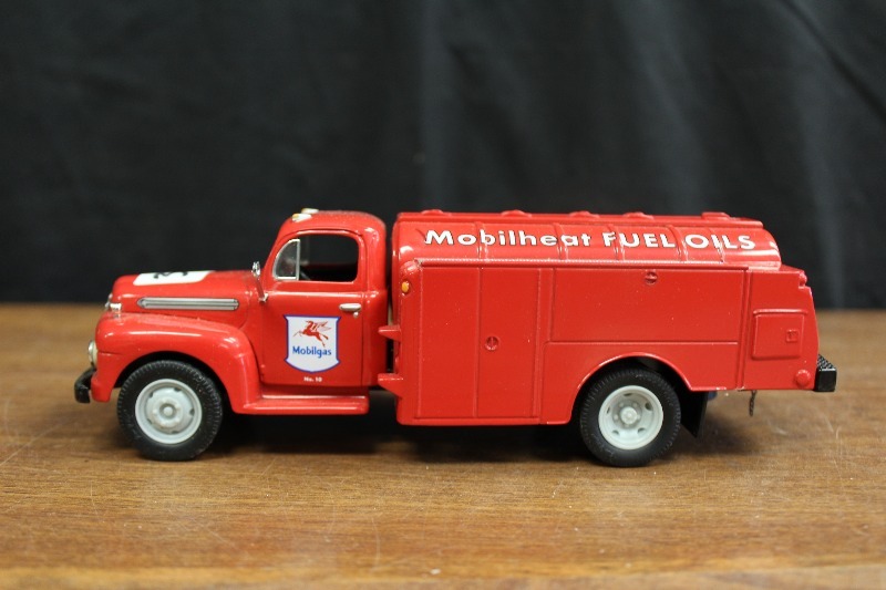 lot 35 image: Diecast 1951 Ford Truck Mobileheat Fuel Oils
