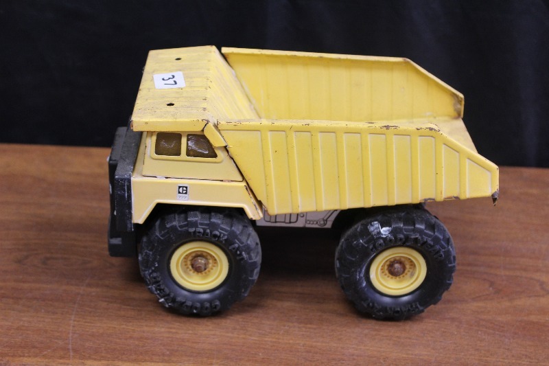 lot 37 image: Catapiller Dump Truck