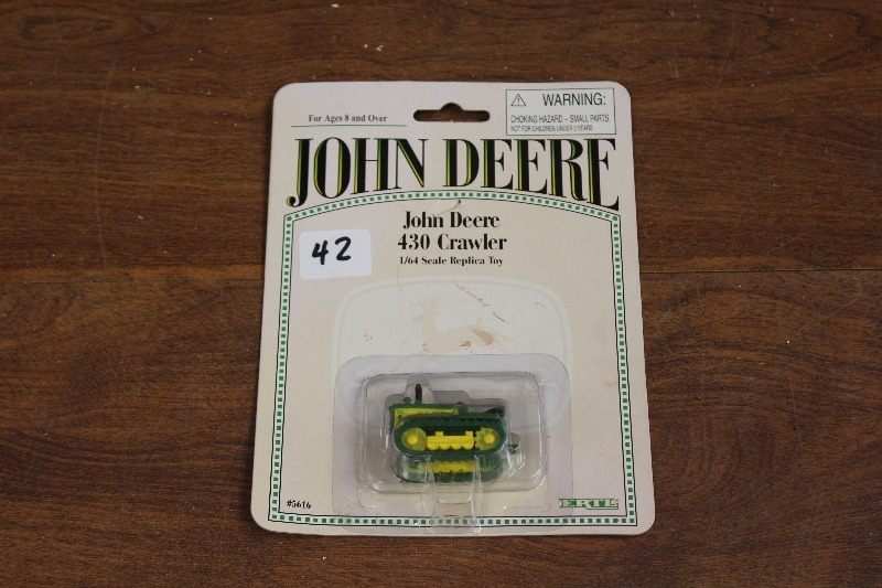 lot 42 image: ERTL 164 John Deere NIB