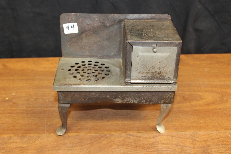 lot 44 image: Antique Salesmans Sample Electric Stove  Oven