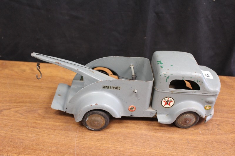 lot 46 image: Unamrked Tow Truck