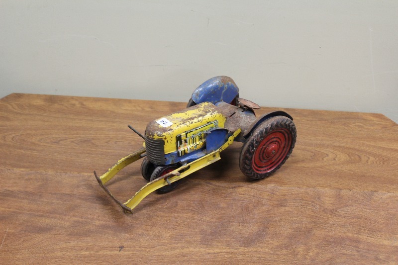 lot 62 image: Marx Toys Tin Tractor