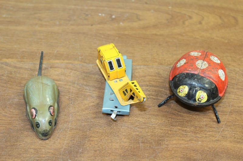 lot 73 image: Japanese Tin Toys