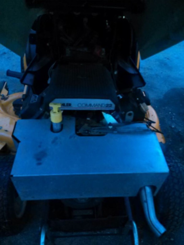lot 8 image: 2009 Cub Cadet GT2550 50 Cut Commercial Riding Mower-Only 207 Low Hours