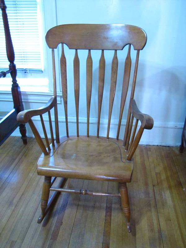 lot 9 image: vintage Rocking Chair