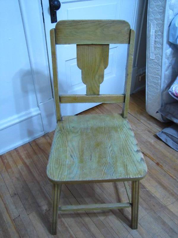 lot 28 image: Vintage wood chair