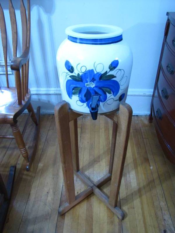 lot 29 image: Water Crock Water Dispenser with Stand