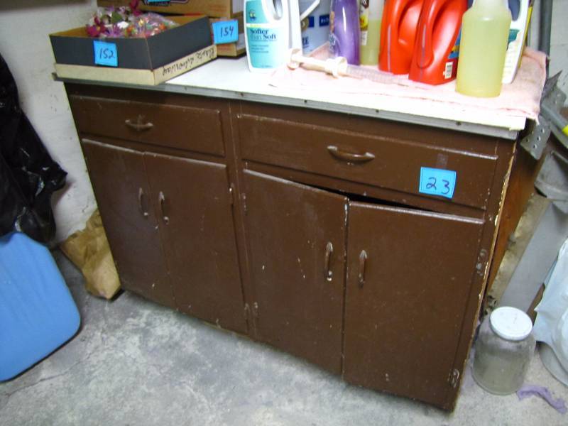 lot 23 image: Vintage Storage Cabinet