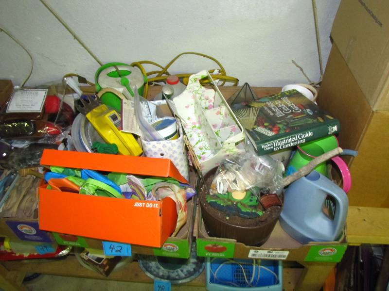 lot 42 image: Garden items