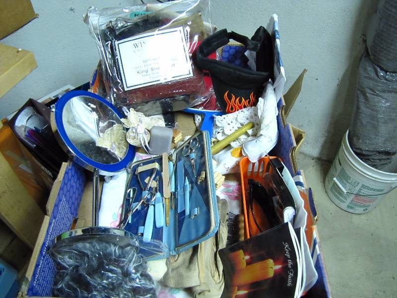 lot 43 image: Box of miscellaneous items